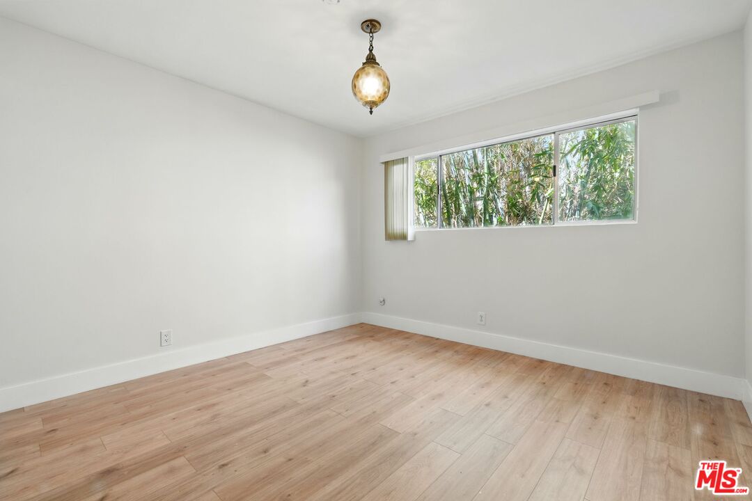 1031 N Laurel Ave Unit: 1