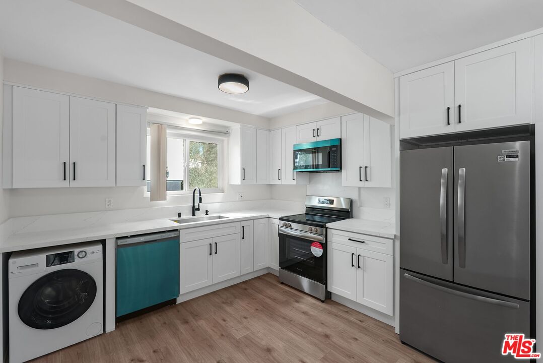 1031 N Laurel Ave Unit: 1