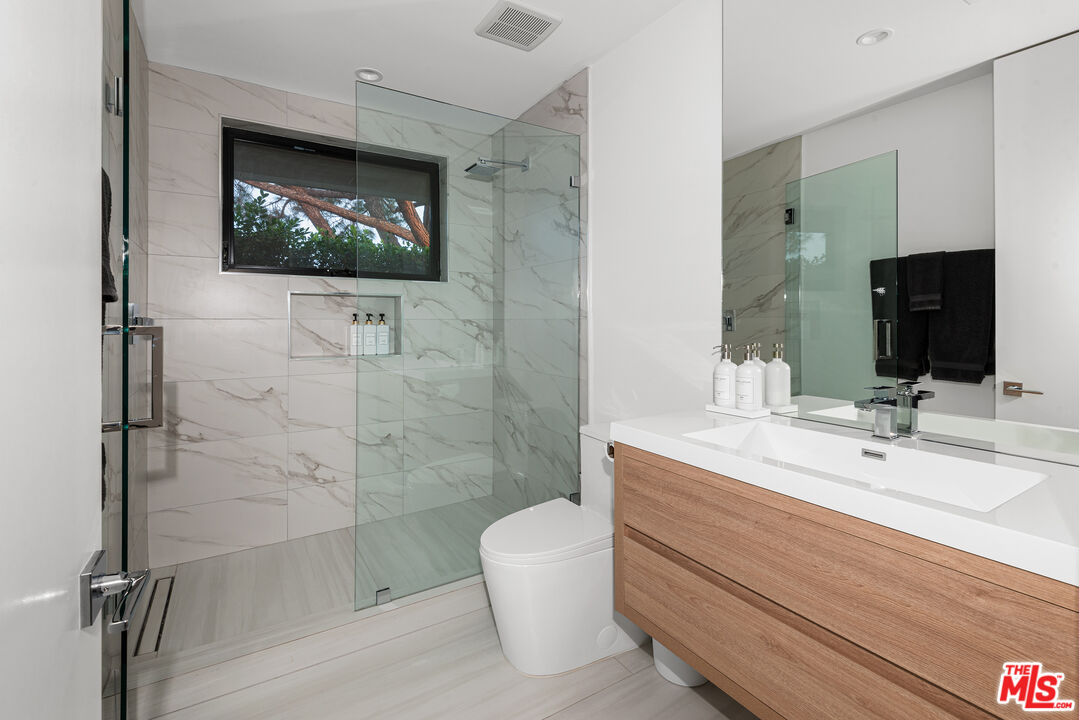 49723 Avenida Montero