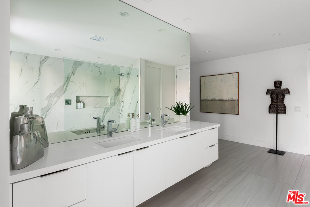 49723 Avenida Montero