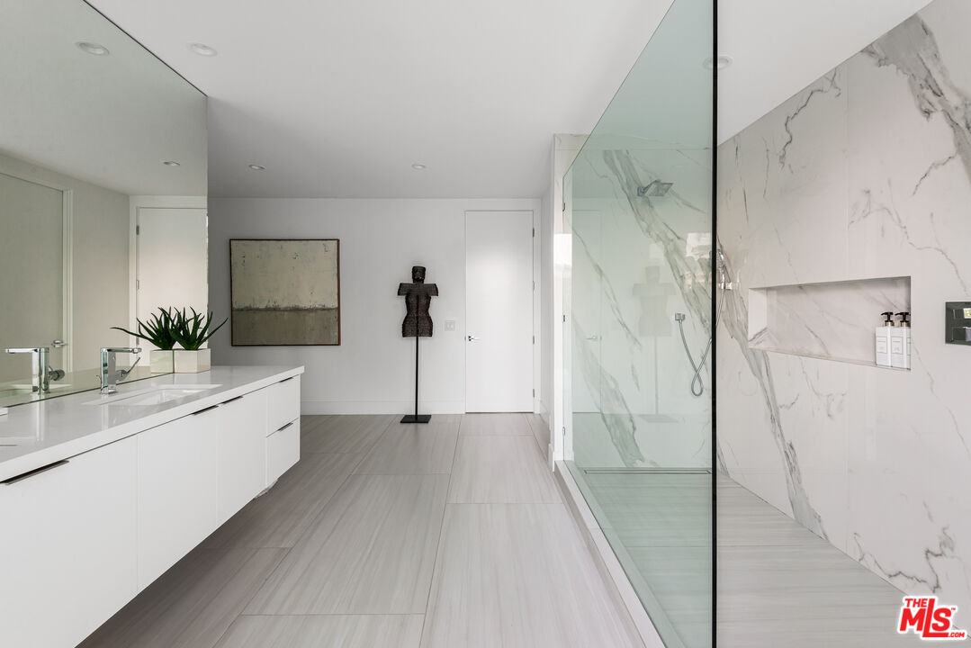 49723 Avenida Montero