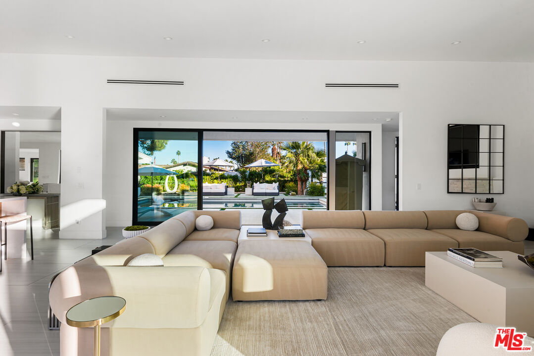 49723 Avenida Montero