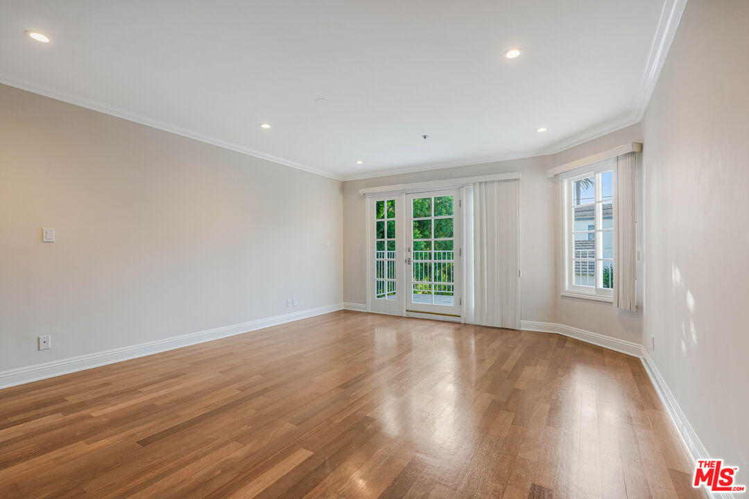 257 S Oakhurst Dr