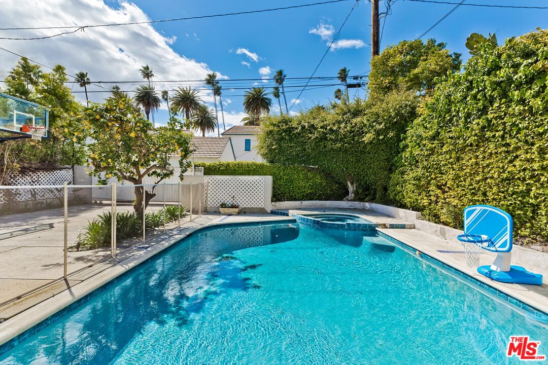 257 S Oakhurst Dr