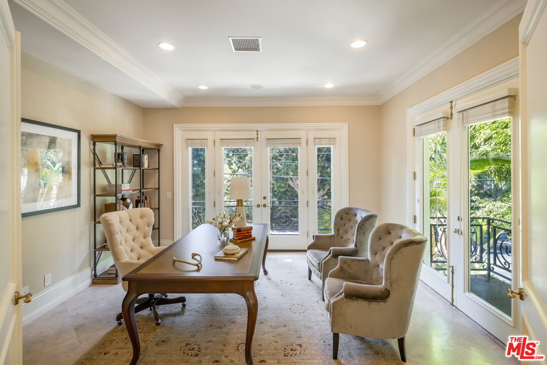 1350 Benedict Canyon Dr