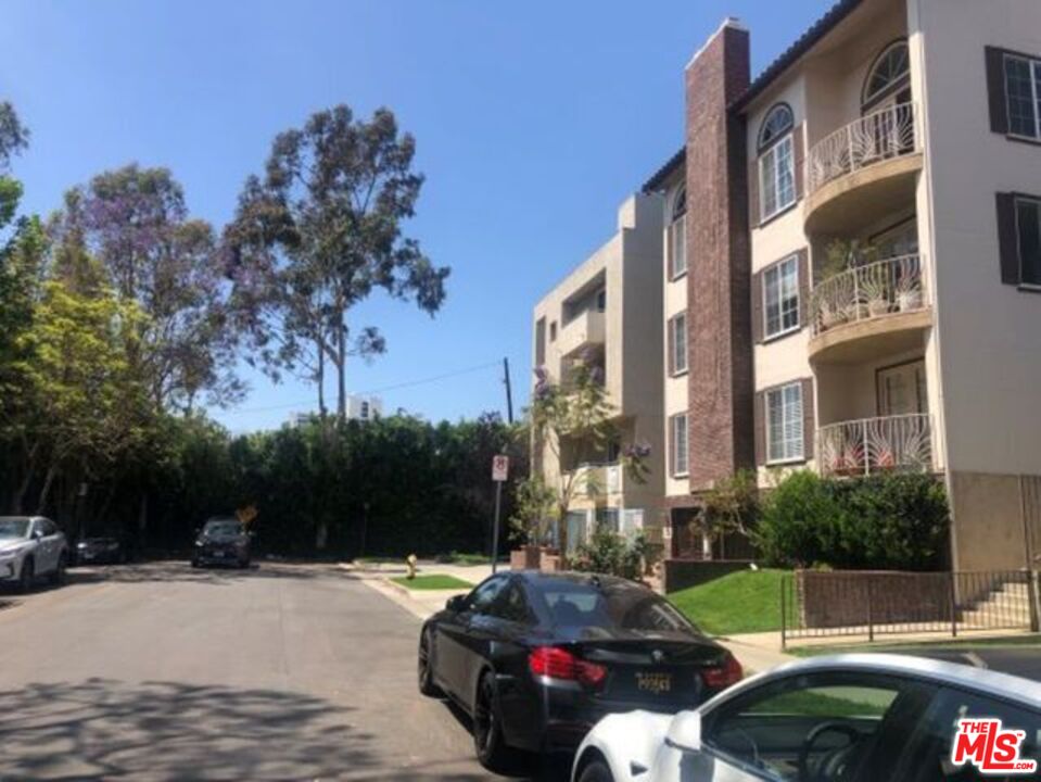 1406 Camden Ave Unit: 302