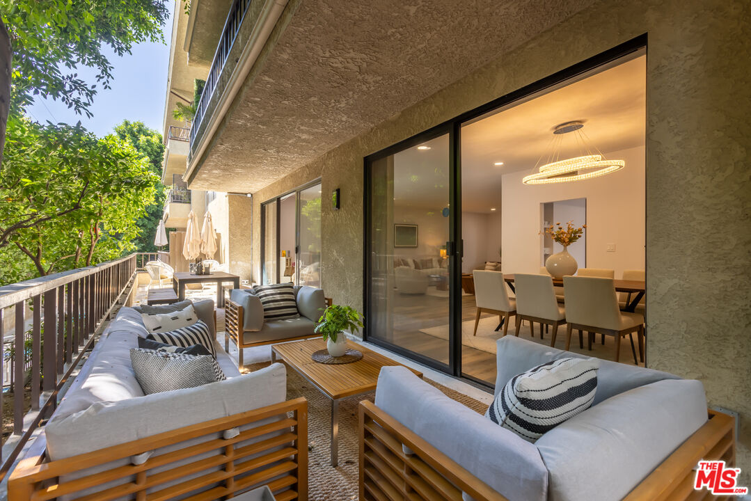 1210 N Kings Rd Unit: 101