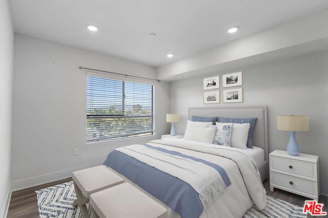 5030 Rosewood AVE Unit: 502