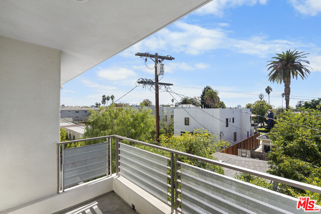 5030 Rosewood AVE Unit: 502