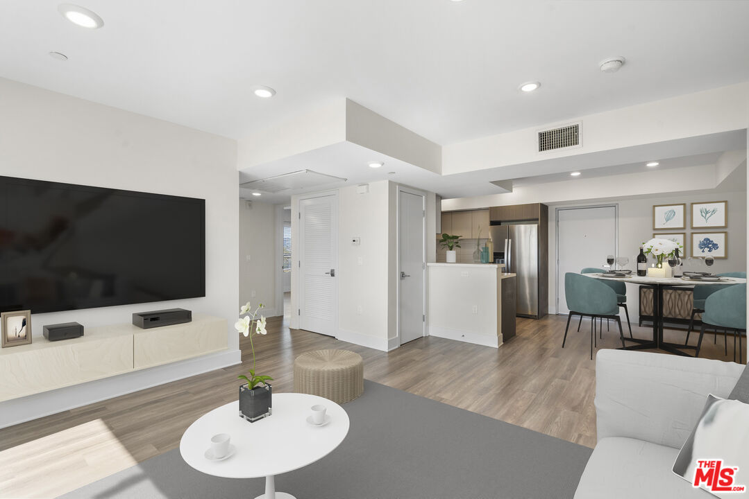 5030 Rosewood AVE Unit: 502