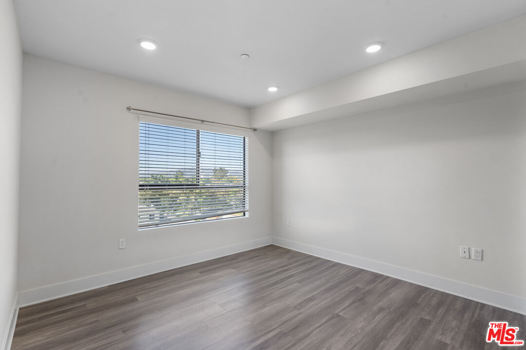 5030 Rosewood AVE Unit: 502