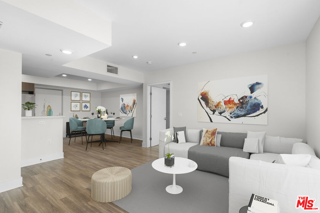 5030 Rosewood AVE Unit: 502