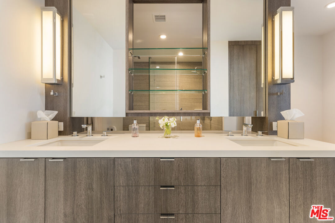 818 N Doheny Dr Unit: 803