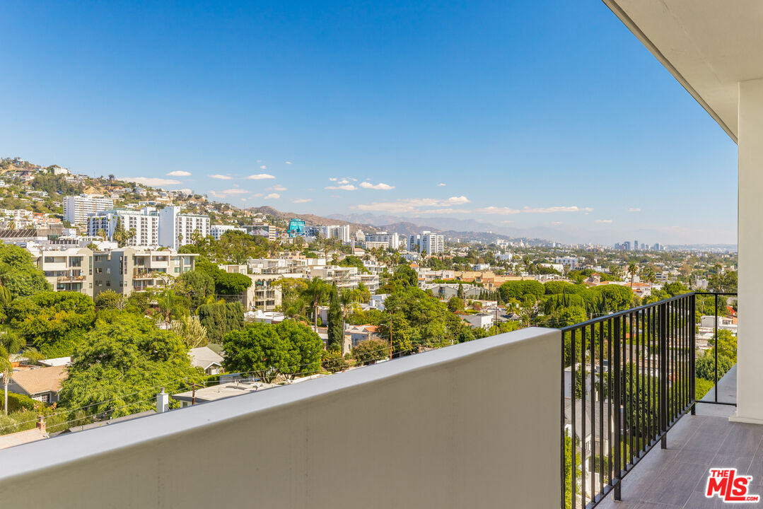 818 N Doheny Dr Unit: 803