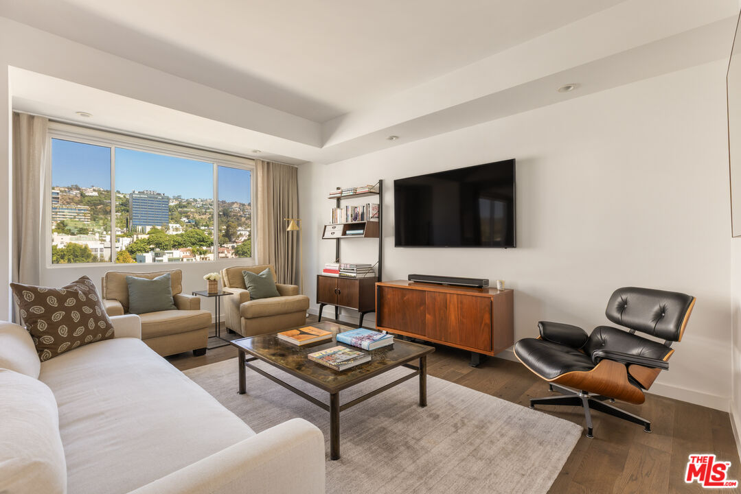 818 N Doheny Dr Unit: 803