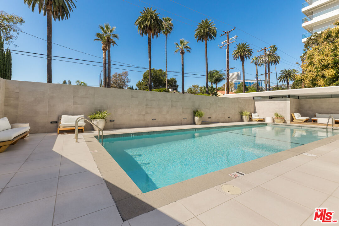 818 N Doheny Dr Unit: 803