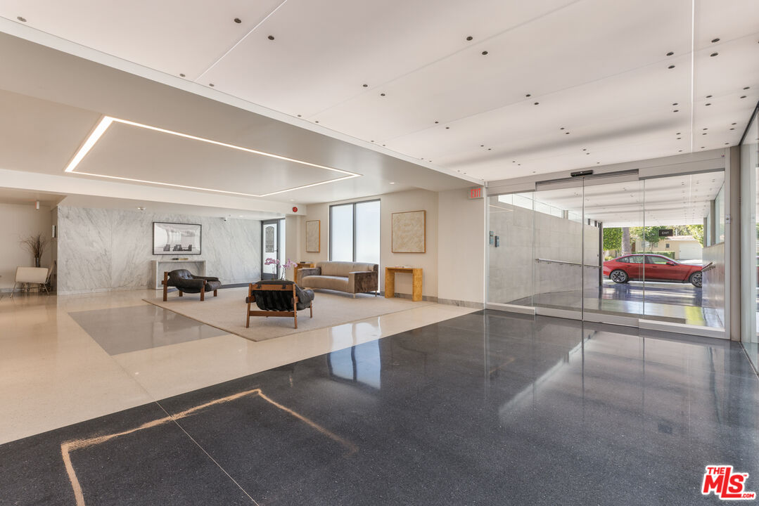818 N Doheny Dr Unit: 803
