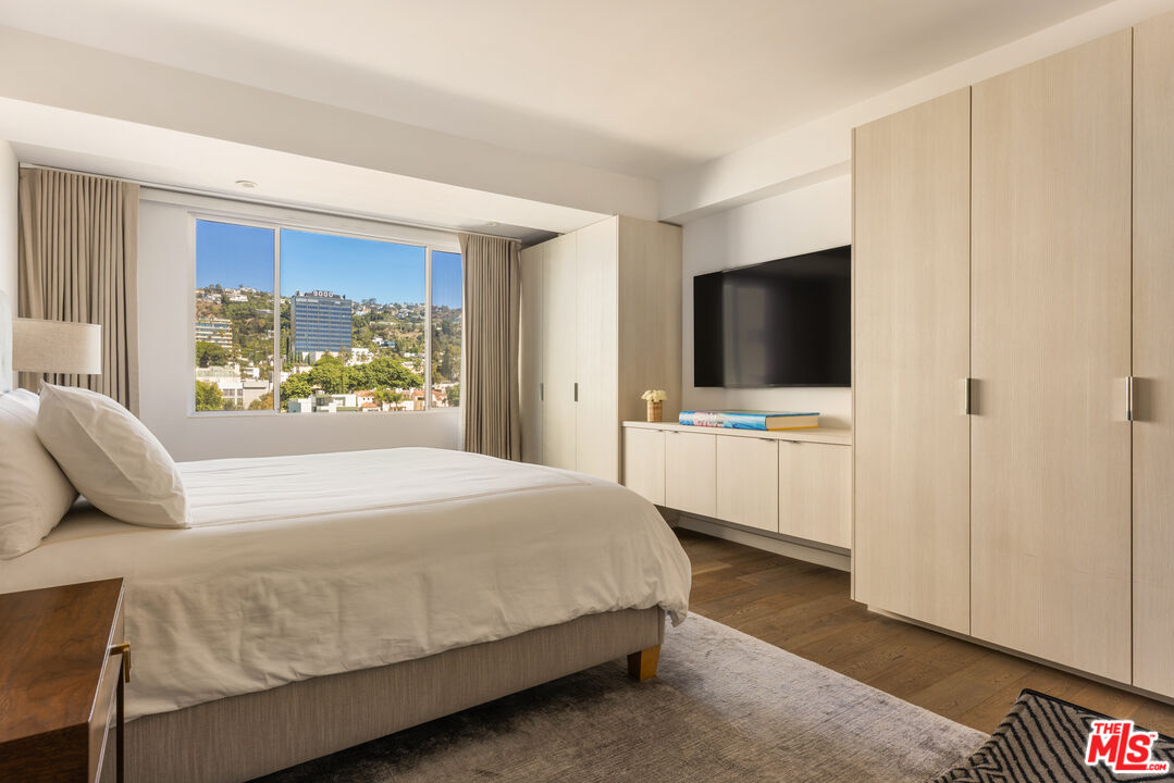 818 N Doheny Dr Unit: 803