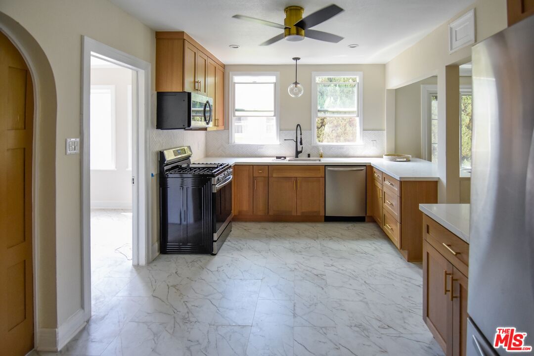 1242 Stearns Dr