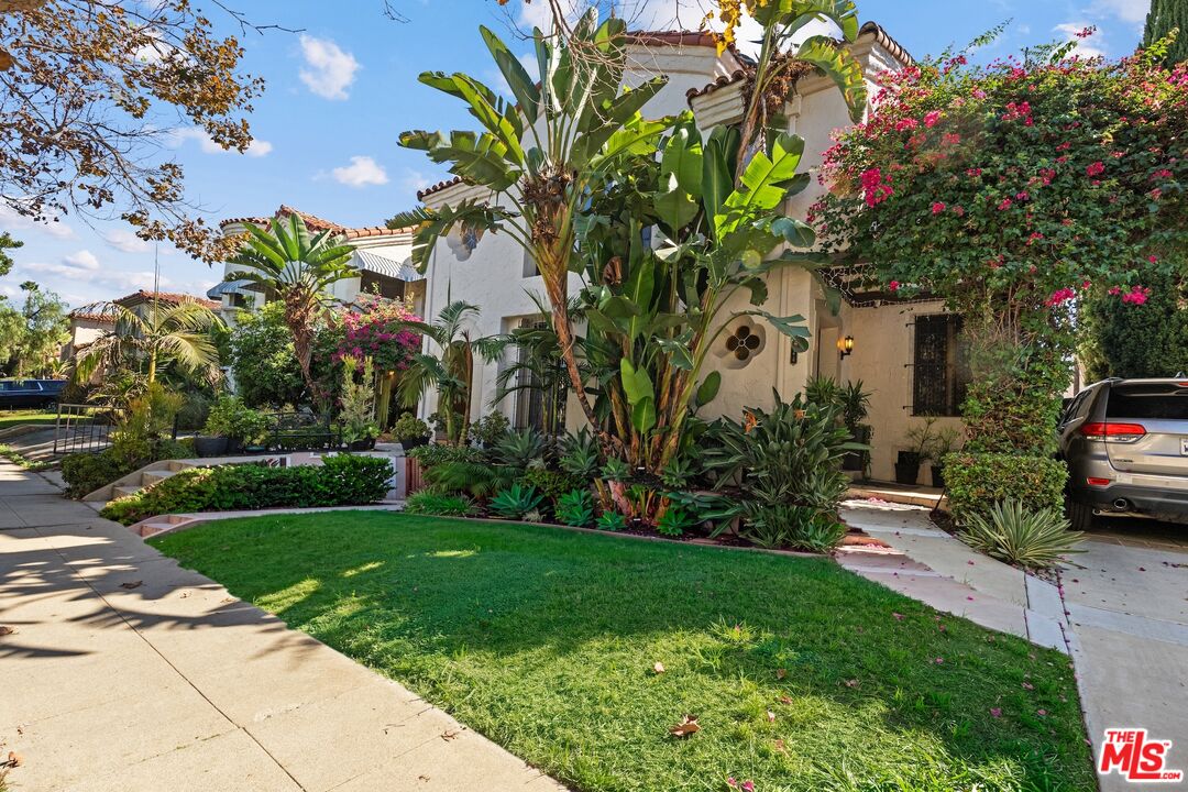 1242 Stearns Dr