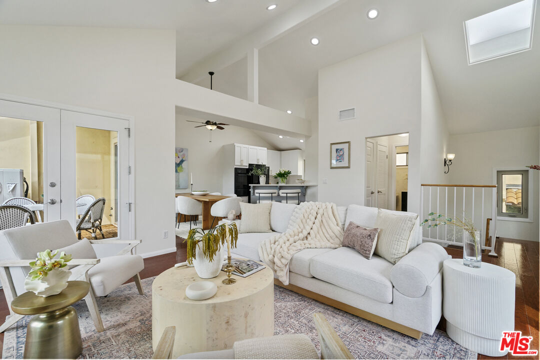 535 E Walnut Ave Unit: B