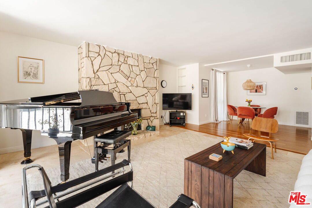 601 E Del Mar Blvd Unit: 204
