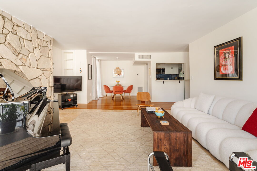 601 E Del Mar Blvd Unit: 204