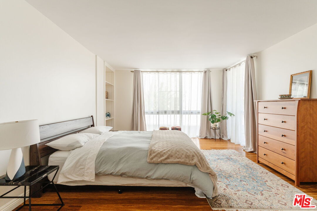 601 E Del Mar Blvd Unit: 204