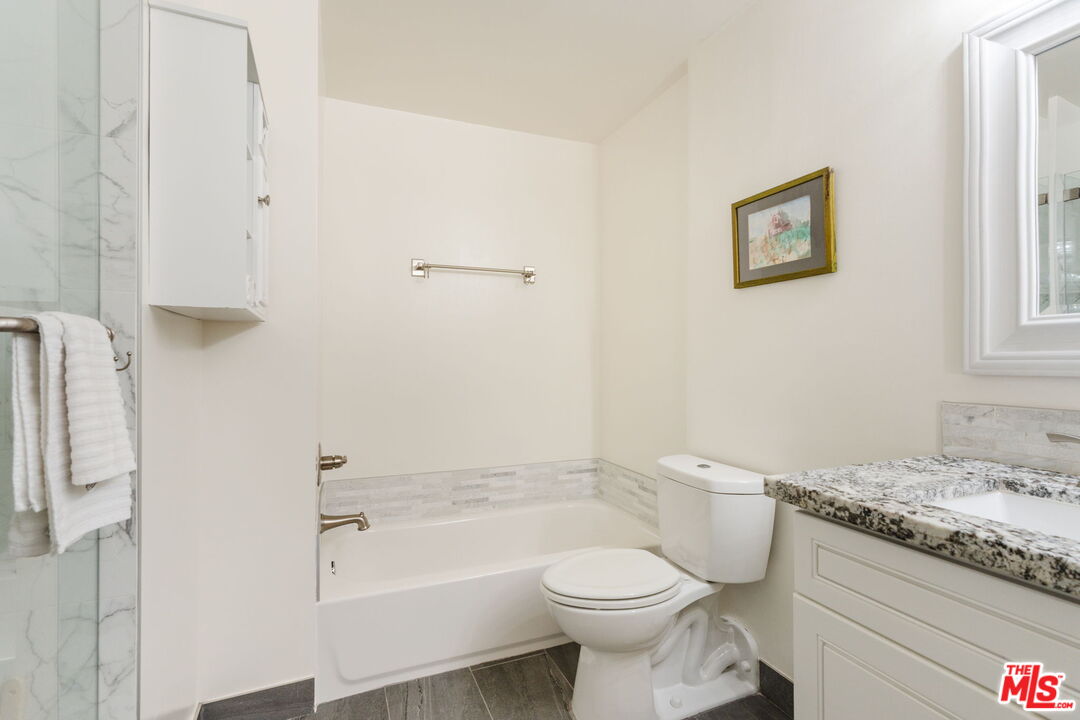 601 E Del Mar Blvd Unit: 204