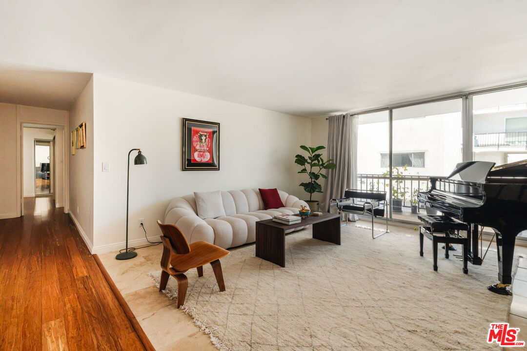601 E Del Mar Blvd Unit: 204