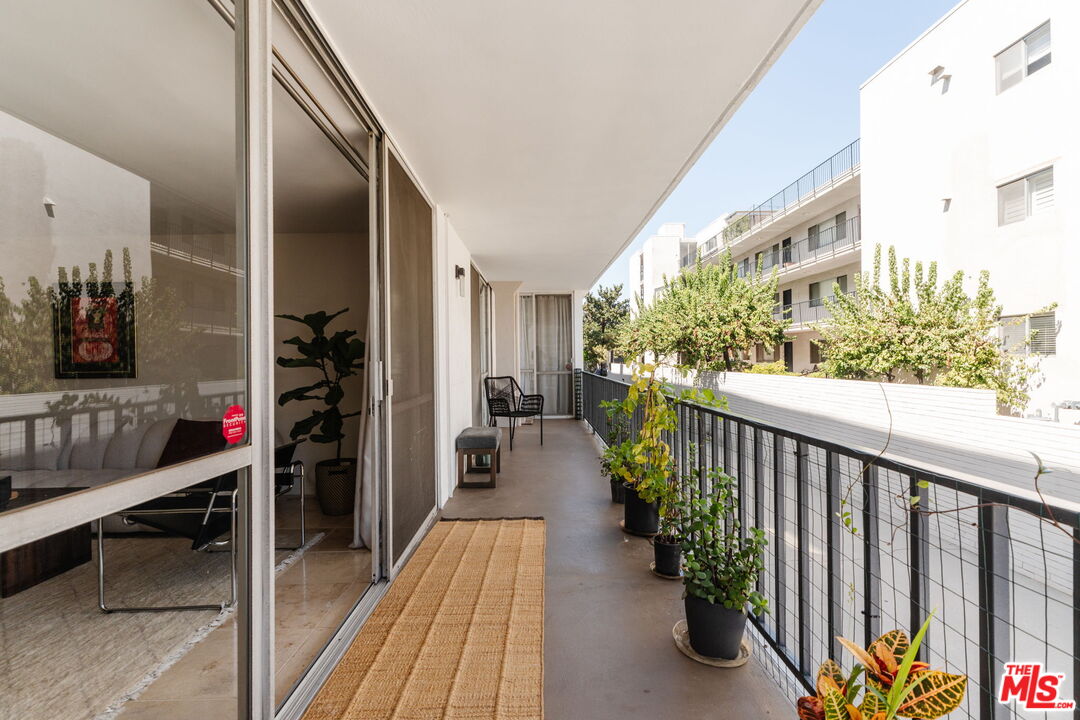 601 E Del Mar Blvd Unit: 204