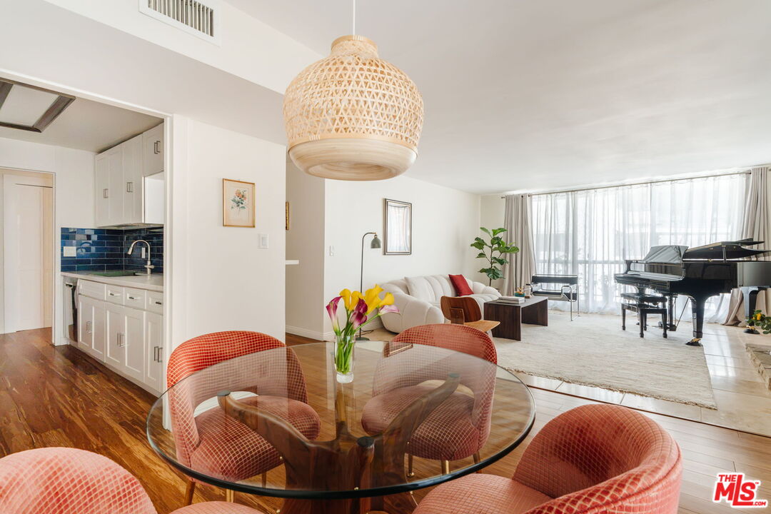 601 E Del Mar Blvd Unit: 204