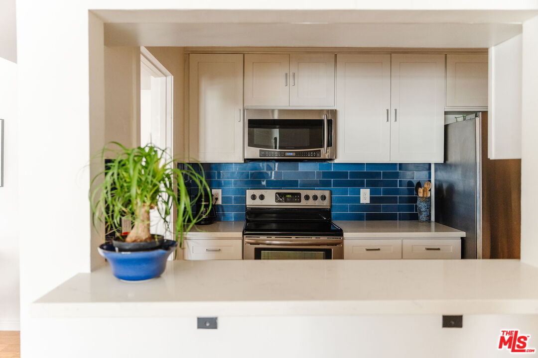 601 E Del Mar Blvd Unit: 204