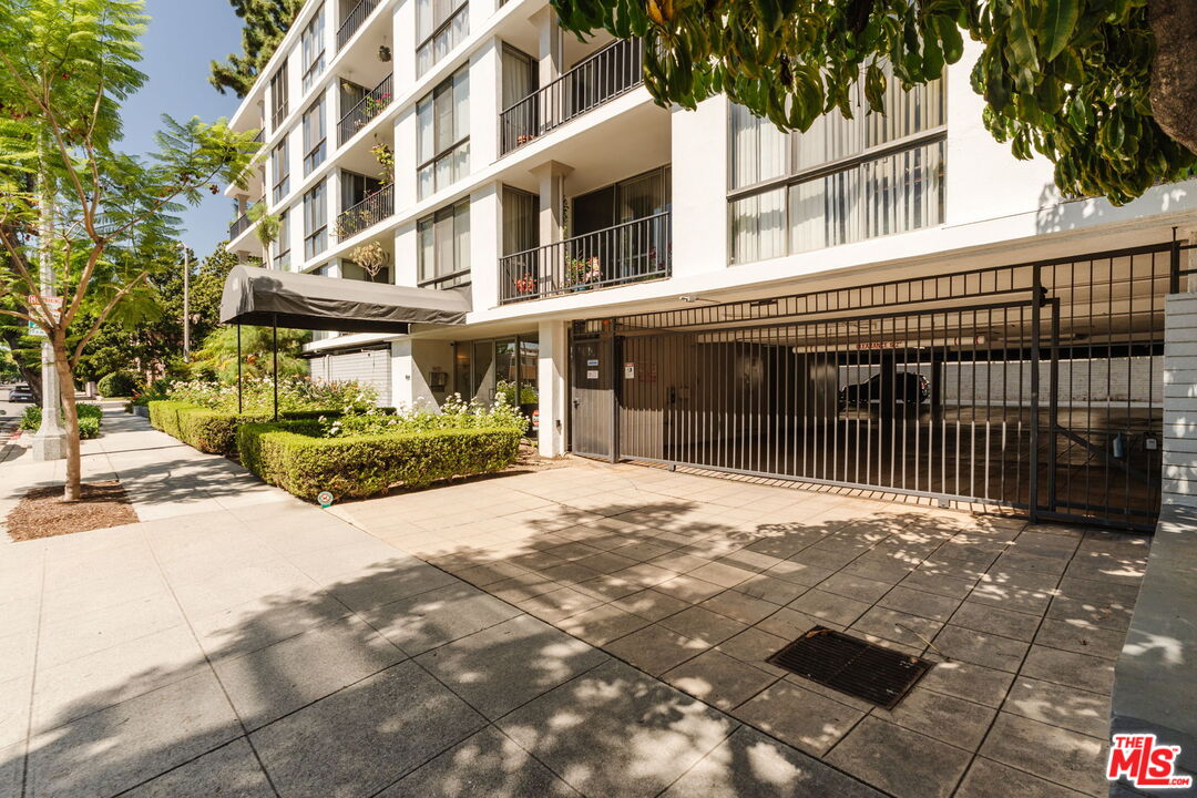 601 E Del Mar Blvd Unit: 204