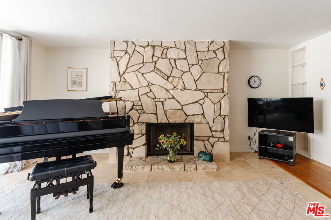 601 E Del Mar Blvd Unit: 204
