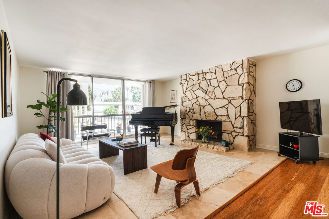 601 E Del Mar Blvd Unit: 204