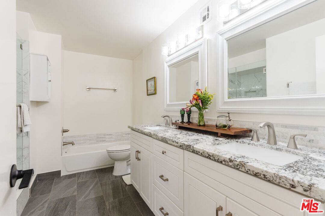 601 E Del Mar Blvd Unit: 204