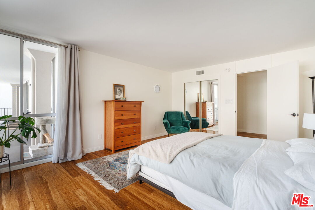 601 E Del Mar Blvd Unit: 204