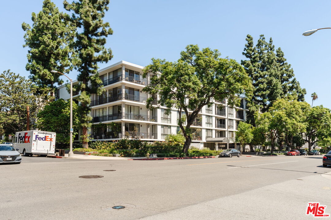 601 E Del Mar Blvd Unit: 204