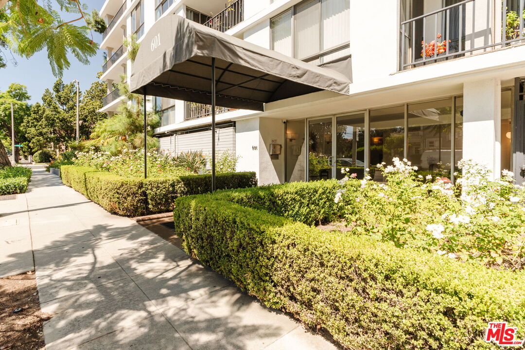 601 E Del Mar Blvd Unit: 204