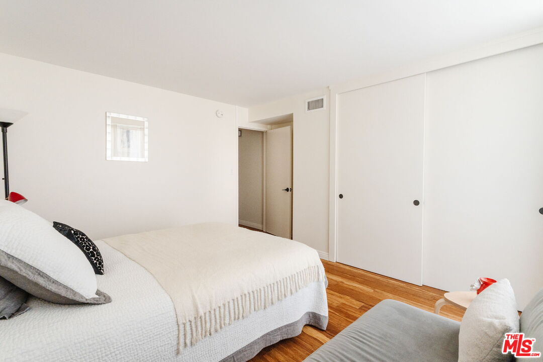 601 E Del Mar Blvd Unit: 204