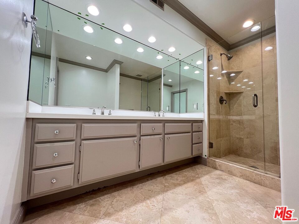 380 W Wilson St Unit: E105