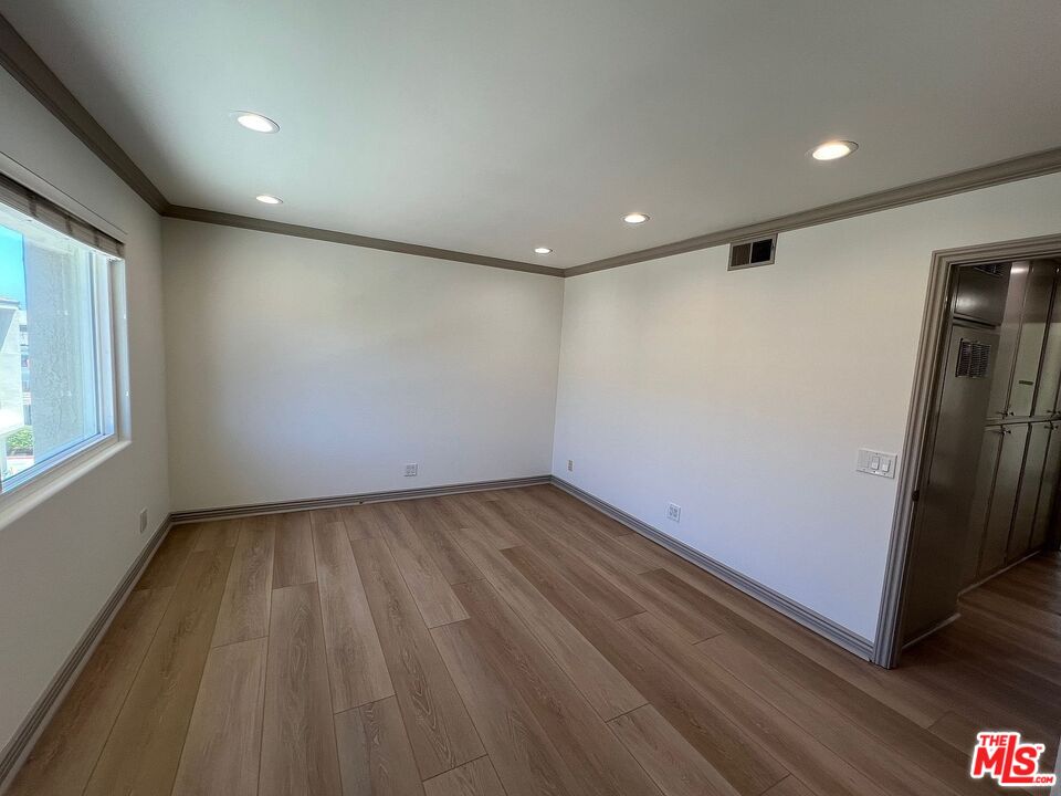 380 W Wilson St Unit: E105