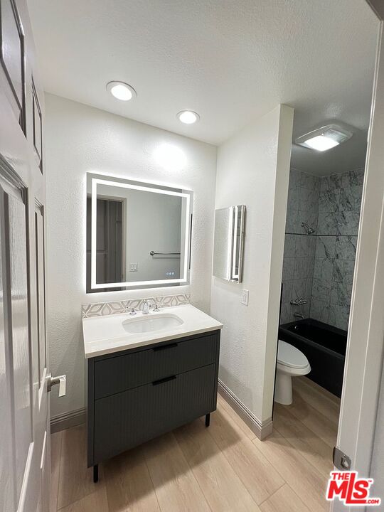 380 W Wilson St Unit: E105