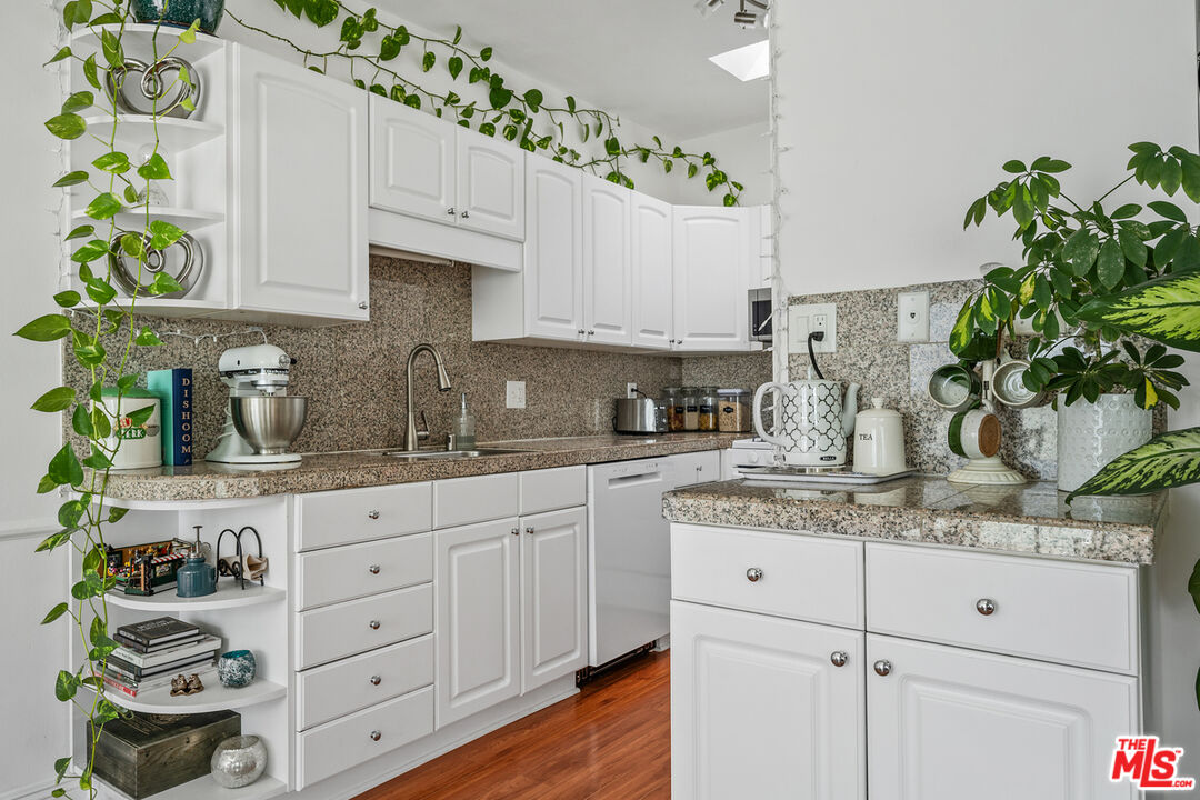 2621 Centinela Ave Unit: 16