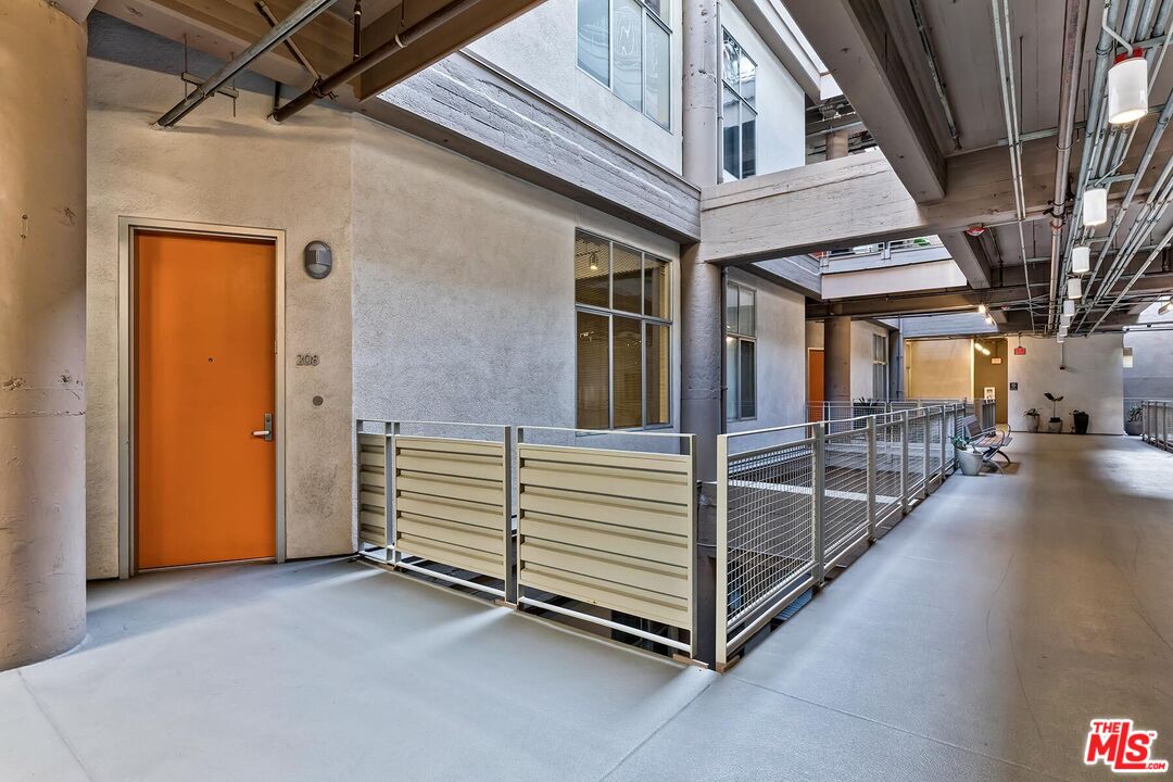 1130 S Flower St Unit: 208