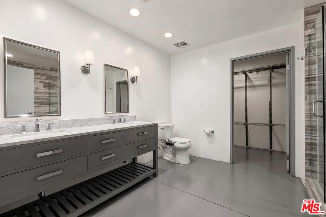 1130 S Flower St Unit: 208