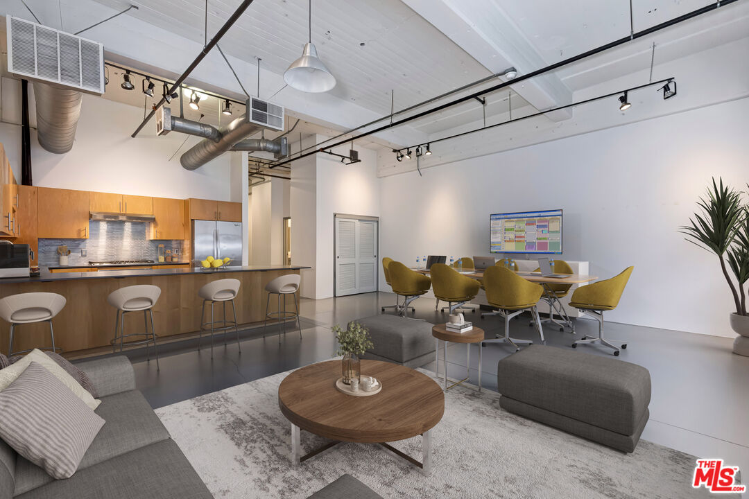 1130 S Flower St Unit: 208