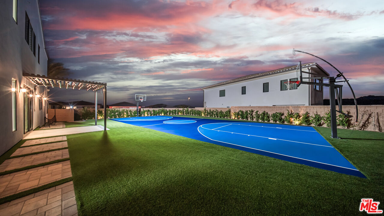 12553 N Ridgeline Rd