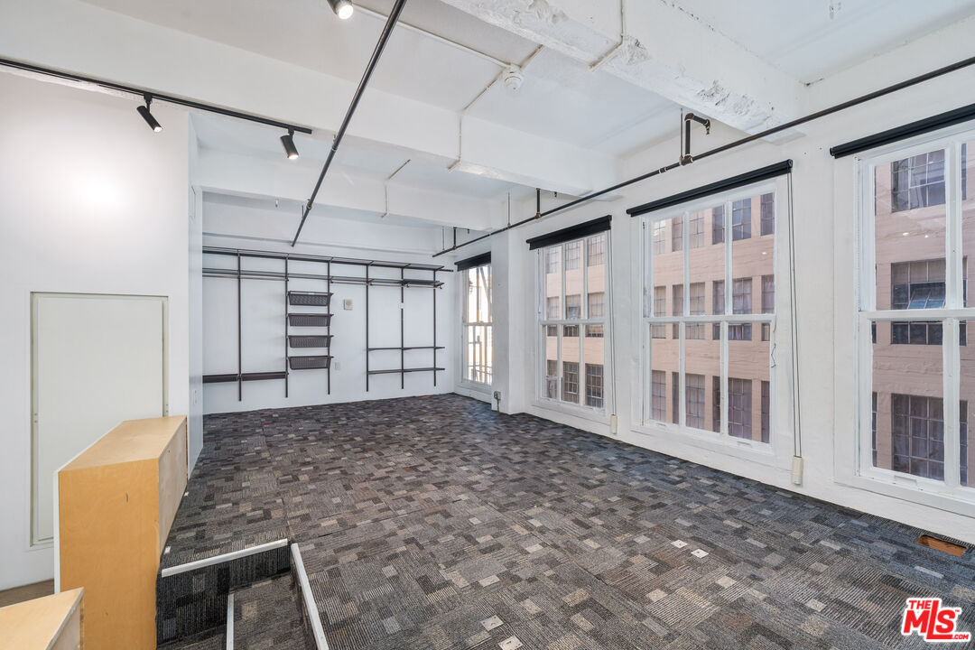 738 S Los Angeles St Unit: 305